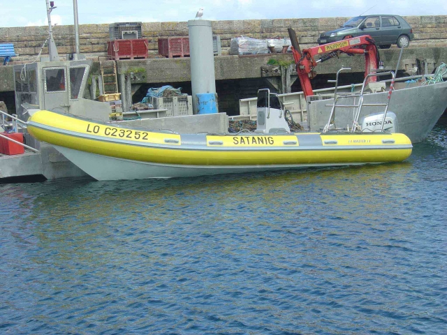 Bateau du club le Satanig pour 18 plongeurs